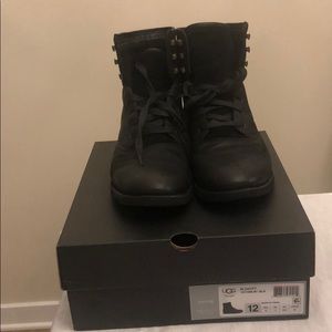 Men Ugg boot in black